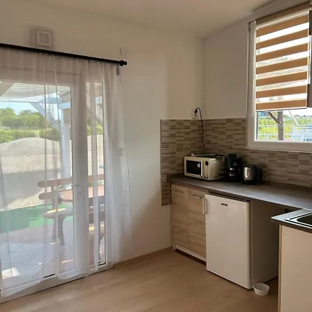 Jesolo Apartmanhaz شقة *